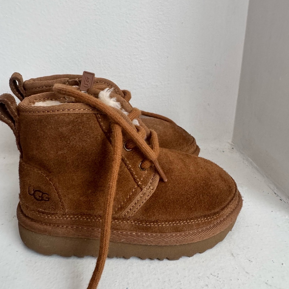UGG Neumel Tan Kids Boots with Cozy Lining
